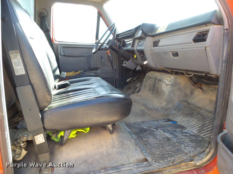 image for item DA2522 1995 Ford F800 Super Duty flatbed truck