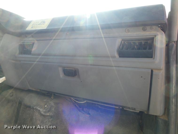 image for item DA2522 1995 Ford F800 Super Duty flatbed truck