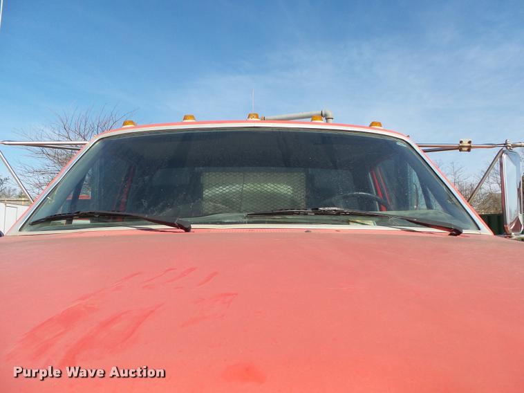 image for item DA2522 1995 Ford F800 Super Duty flatbed truck