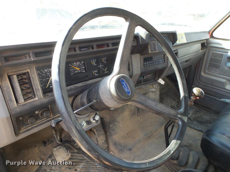 image for item DA2522 1995 Ford F800 Super Duty flatbed truck