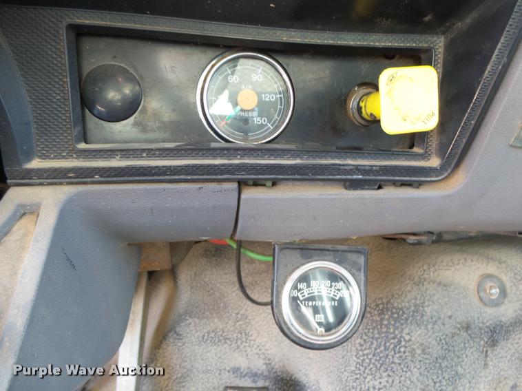 image for item DA2522 1995 Ford F800 Super Duty flatbed truck