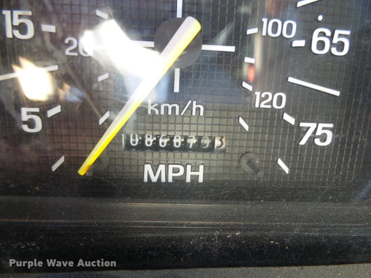 image for item DA2522 1995 Ford F800 Super Duty flatbed truck