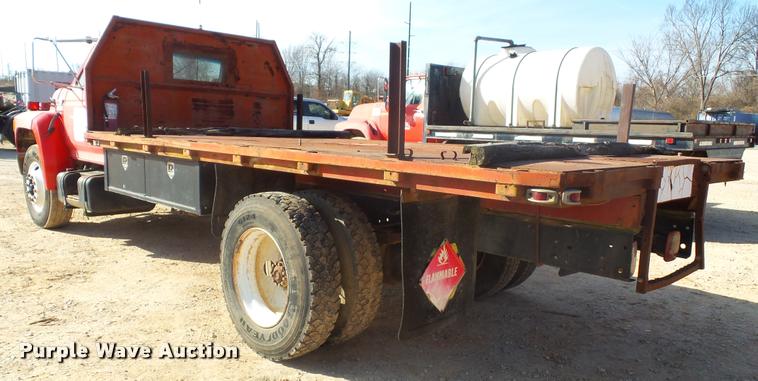 image for item DA2523 1994 Ford F700 flatbed truck