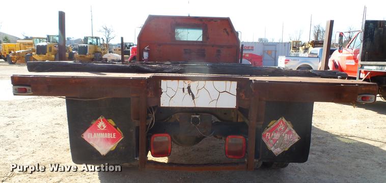 image for item DA2523 1994 Ford F700 flatbed truck
