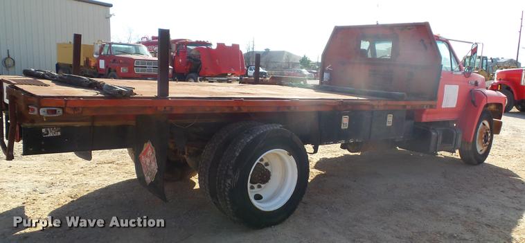image for item DA2523 1994 Ford F700 flatbed truck