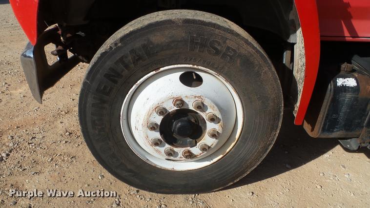 image for item DA2523 1994 Ford F700 flatbed truck