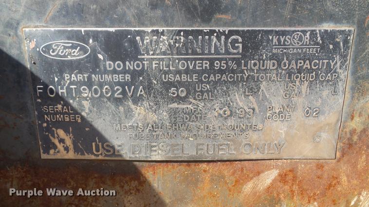 image for item DA2523 1994 Ford F700 flatbed truck