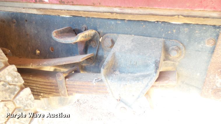 image for item DA2523 1994 Ford F700 flatbed truck