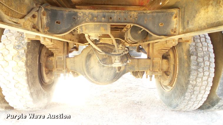 image for item DA2523 1994 Ford F700 flatbed truck