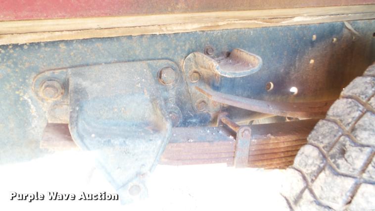 image for item DA2523 1994 Ford F700 flatbed truck