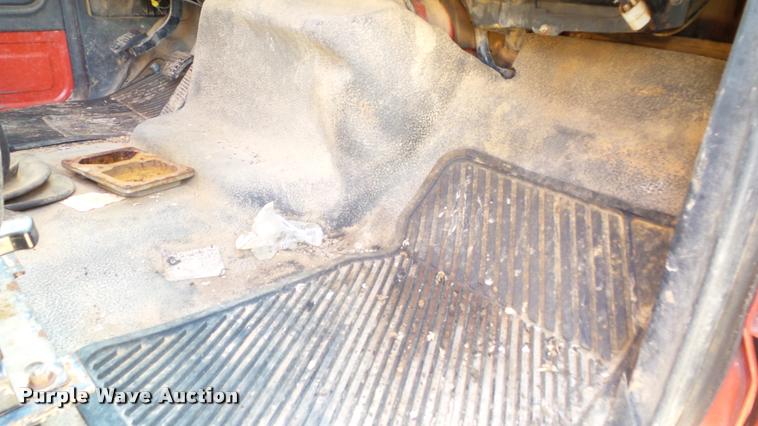 image for item DA2523 1994 Ford F700 flatbed truck