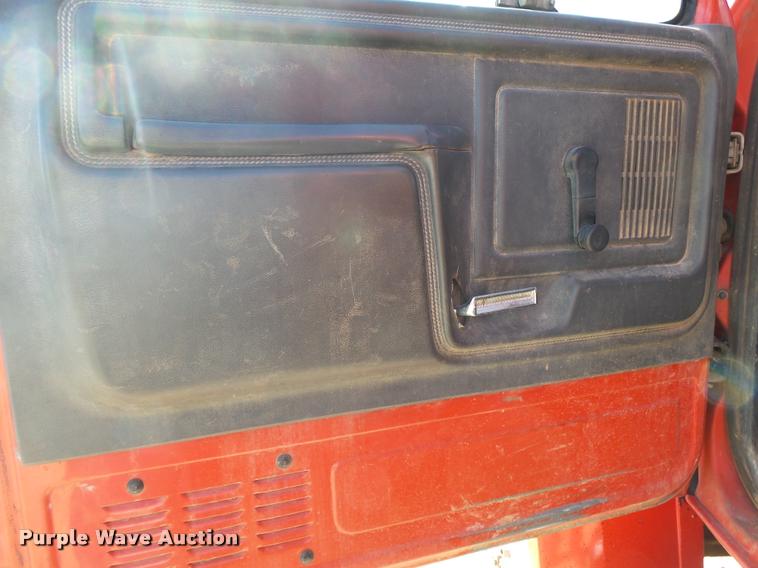 image for item DA2523 1994 Ford F700 flatbed truck