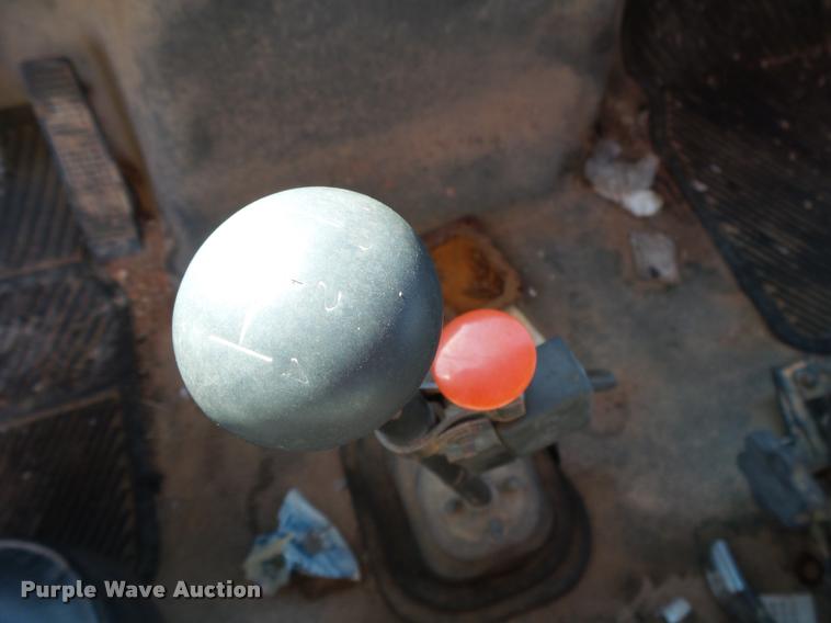 image for item DA2523 1994 Ford F700 flatbed truck