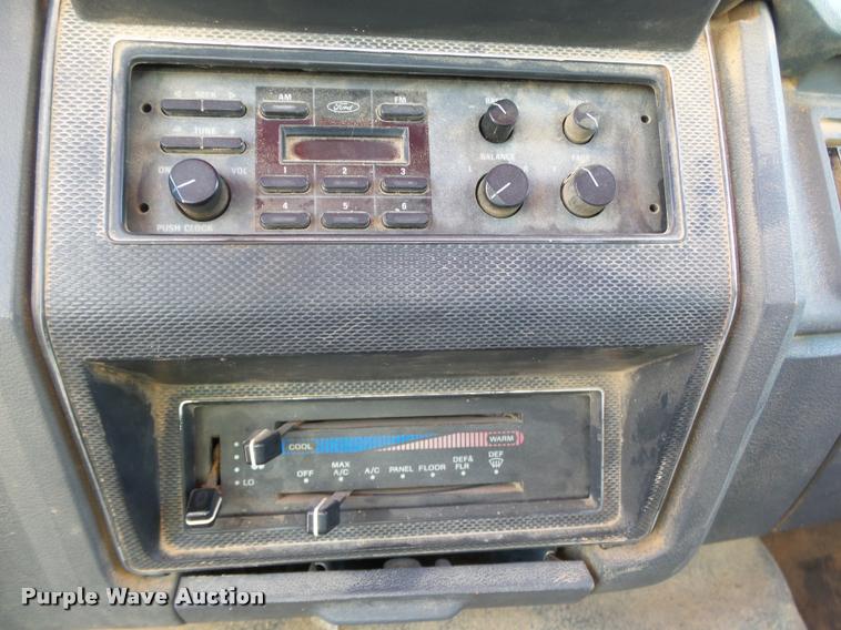 image for item DA2523 1994 Ford F700 flatbed truck