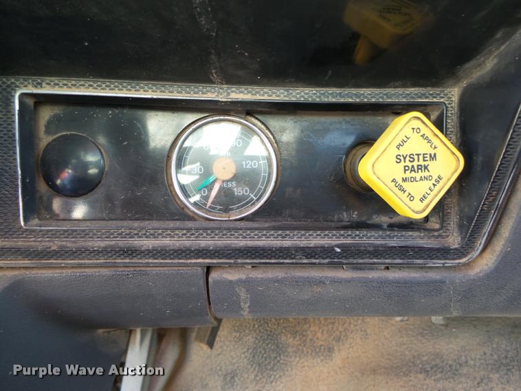 image for item DA2523 1994 Ford F700 flatbed truck