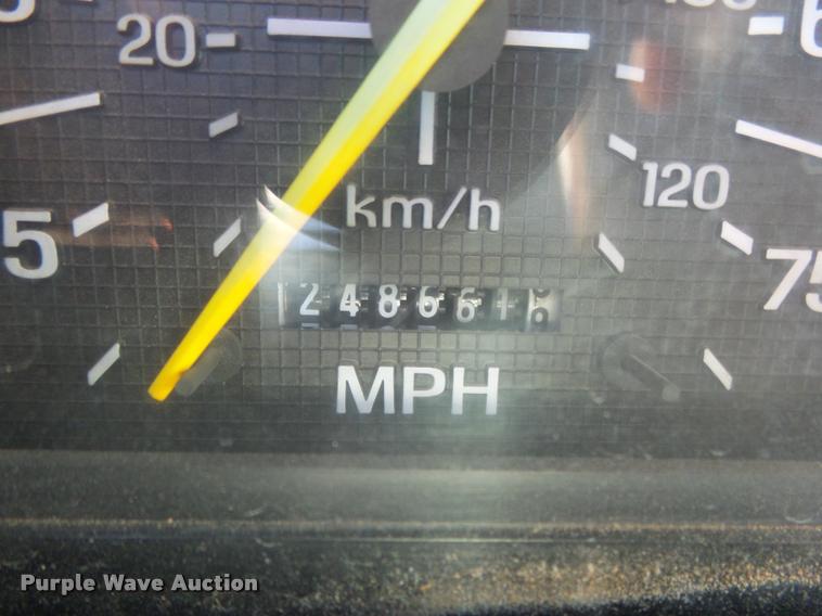 image for item DA2523 1994 Ford F700 flatbed truck