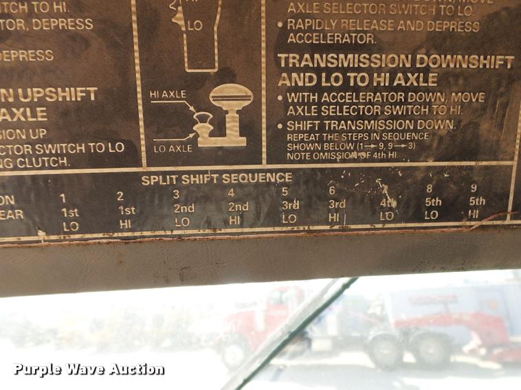 image for item DA2523 1994 Ford F700 flatbed truck