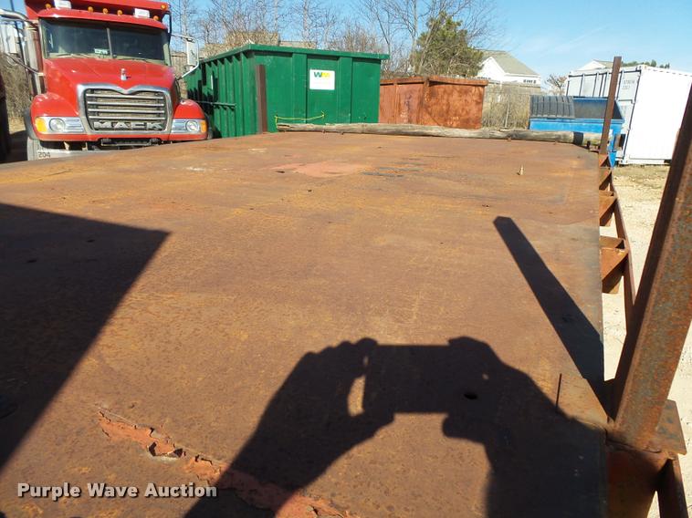 image for item DA2523 1994 Ford F700 flatbed truck