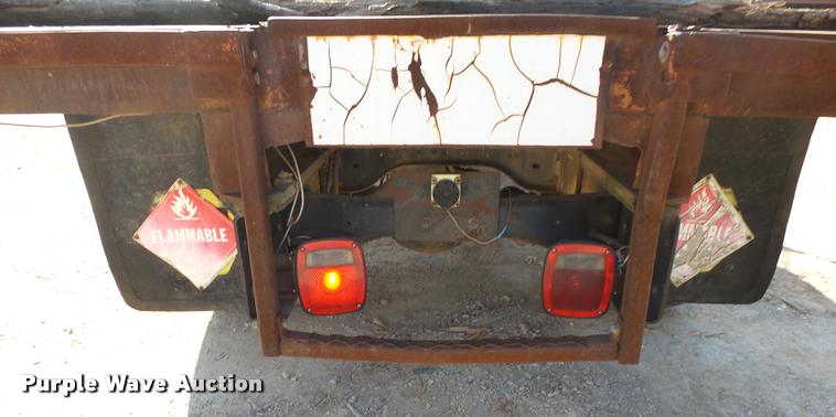 image for item DA2523 1994 Ford F700 flatbed truck