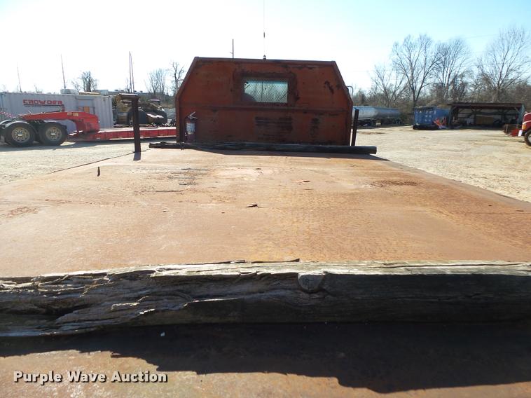 image for item DA2523 1994 Ford F700 flatbed truck