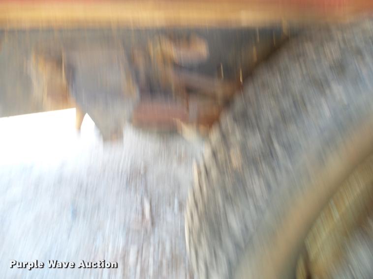 image for item DA2523 1994 Ford F700 flatbed truck