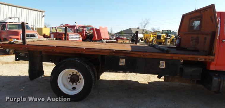 image for item DA2523 1994 Ford F700 flatbed truck