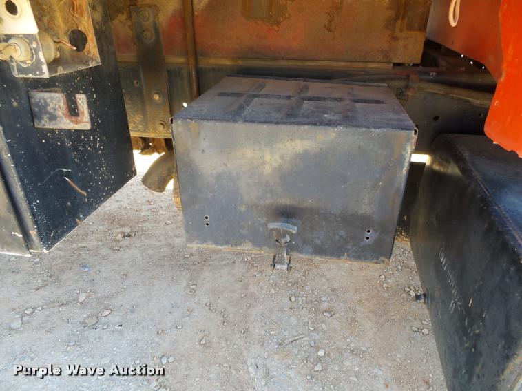 image for item DA2523 1994 Ford F700 flatbed truck