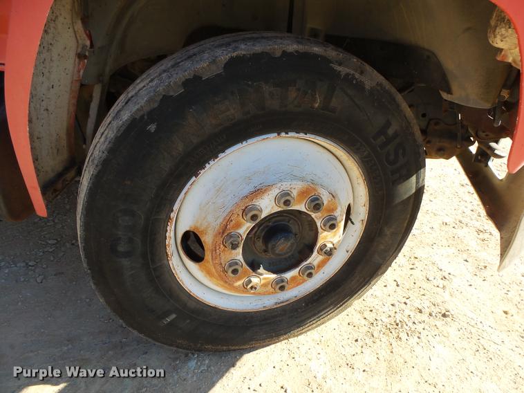 image for item DA2523 1994 Ford F700 flatbed truck