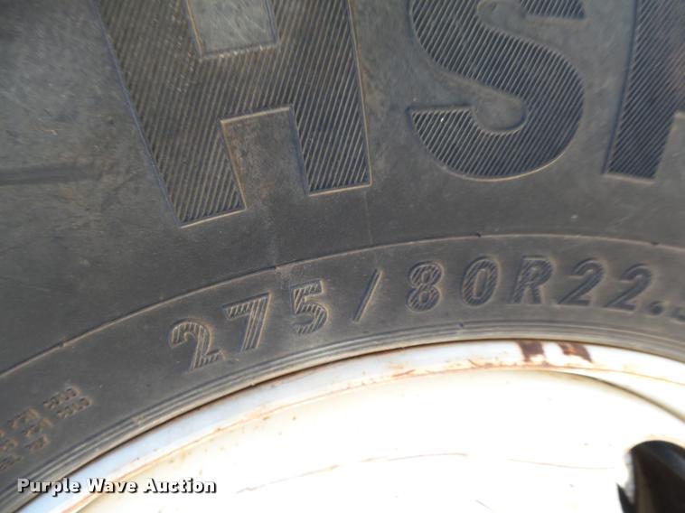 image for item DA2523 1994 Ford F700 flatbed truck