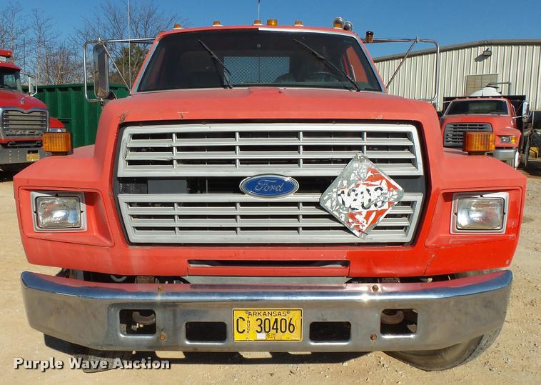 image for item DA2523 1994 Ford F700 flatbed truck