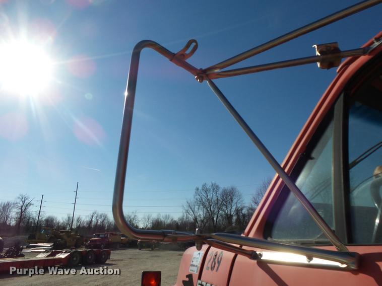 image for item DA2523 1994 Ford F700 flatbed truck