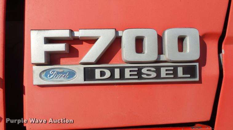 image for item DA2523 1994 Ford F700 flatbed truck