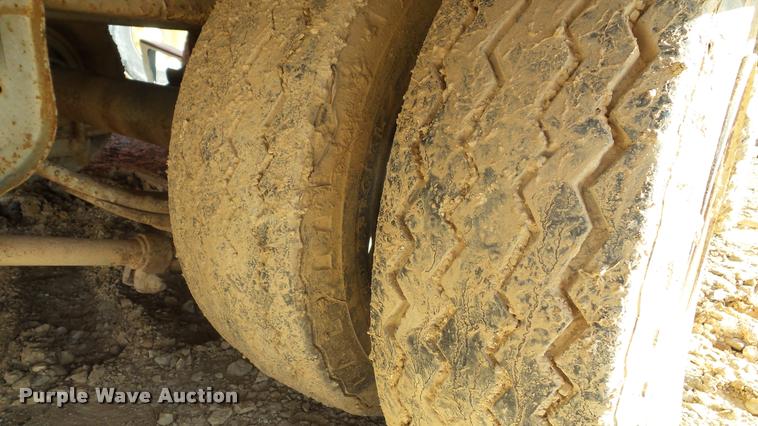 image for item DA2524 1991 Interstate 24T tilt deck equipment trailer