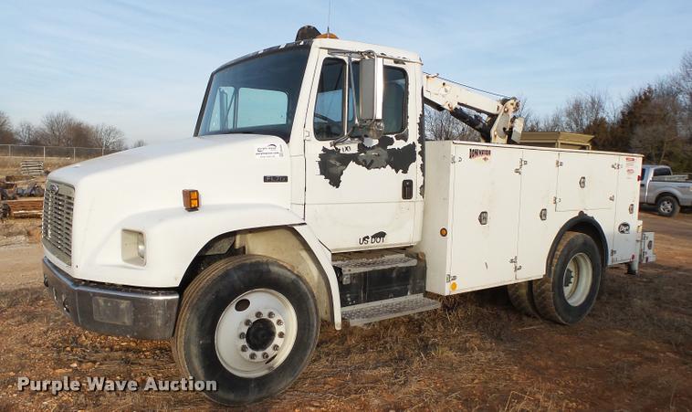 image for item DA2526 2002 Freightliner FL70 service truck with crane