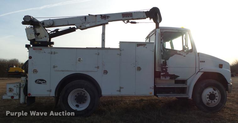 image for item DA2526 2002 Freightliner FL70 service truck with crane