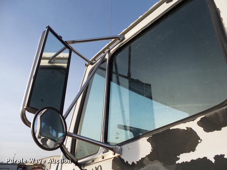 image for item DA2526 2002 Freightliner FL70 service truck with crane