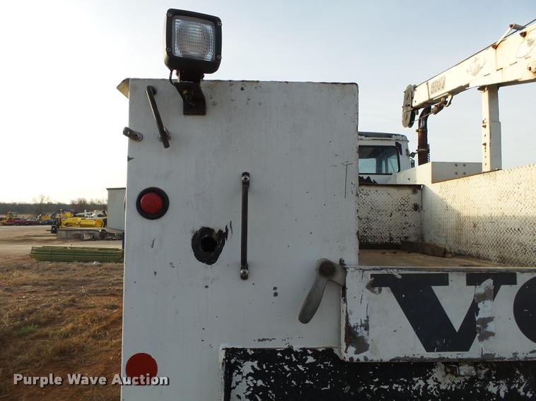 image for item DA2526 2002 Freightliner FL70 service truck with crane