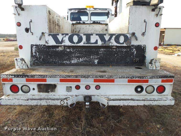 image for item DA2526 2002 Freightliner FL70 service truck with crane