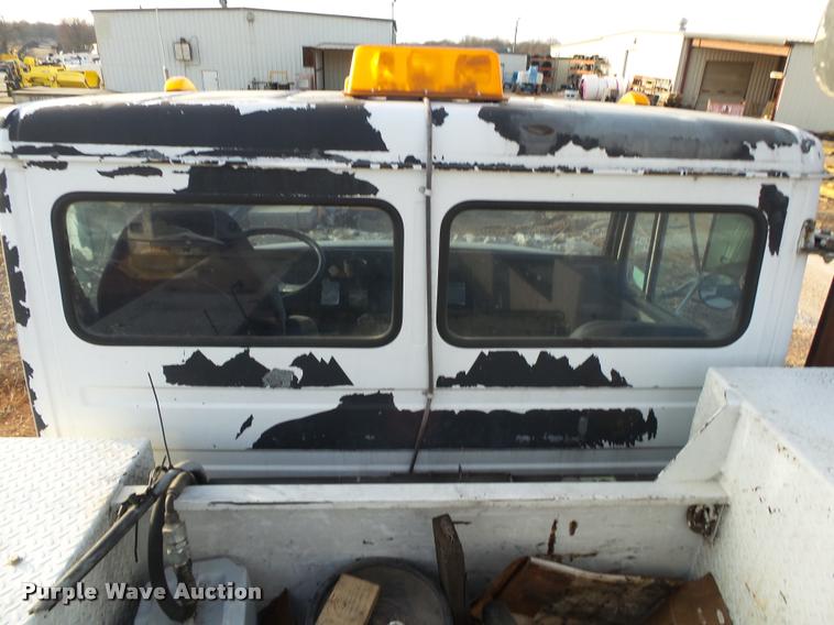 image for item DA2526 2002 Freightliner FL70 service truck with crane