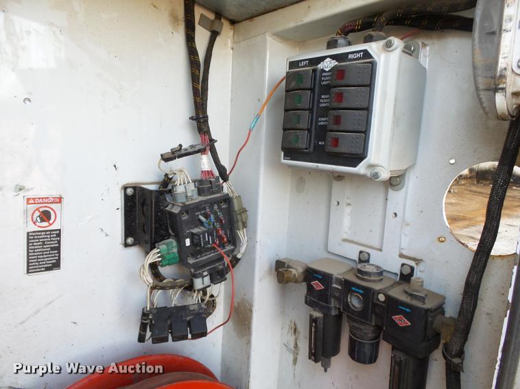 image for item DA2526 2002 Freightliner FL70 service truck with crane