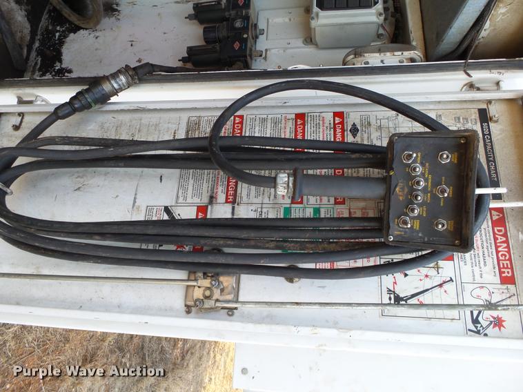 image for item DA2526 2002 Freightliner FL70 service truck with crane