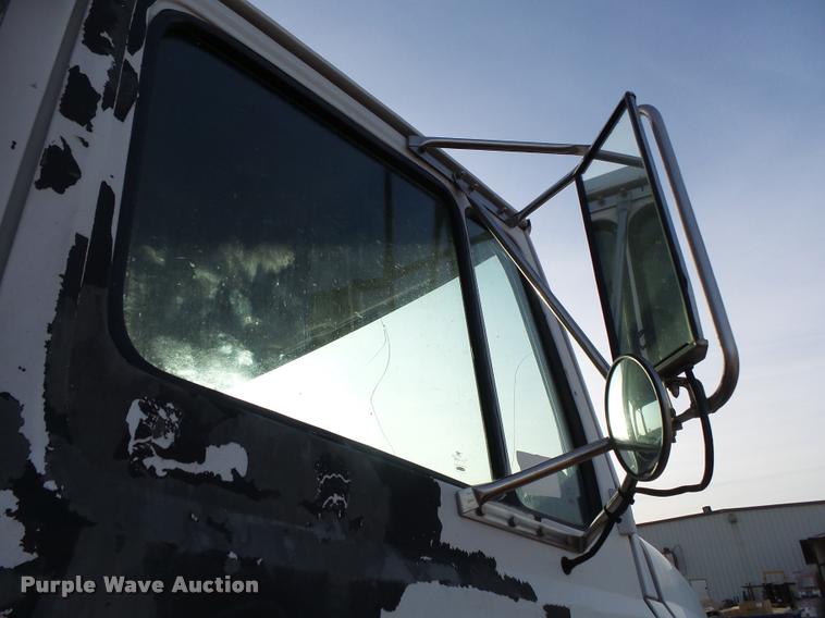 image for item DA2526 2002 Freightliner FL70 service truck with crane