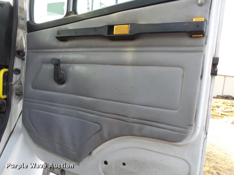 image for item DA2526 2002 Freightliner FL70 service truck with crane