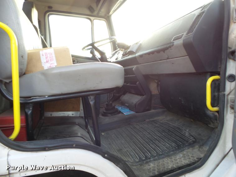 image for item DA2526 2002 Freightliner FL70 service truck with crane