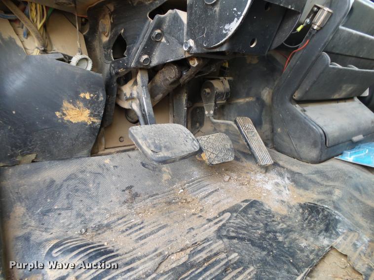 image for item DA2526 2002 Freightliner FL70 service truck with crane