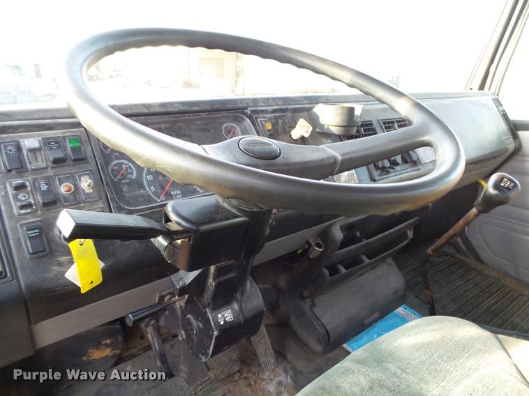 image for item DA2526 2002 Freightliner FL70 service truck with crane