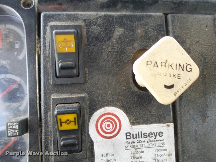 image for item DA2526 2002 Freightliner FL70 service truck with crane