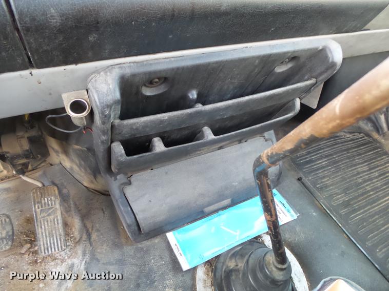 image for item DA2526 2002 Freightliner FL70 service truck with crane