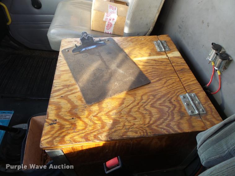 image for item DA2526 2002 Freightliner FL70 service truck with crane