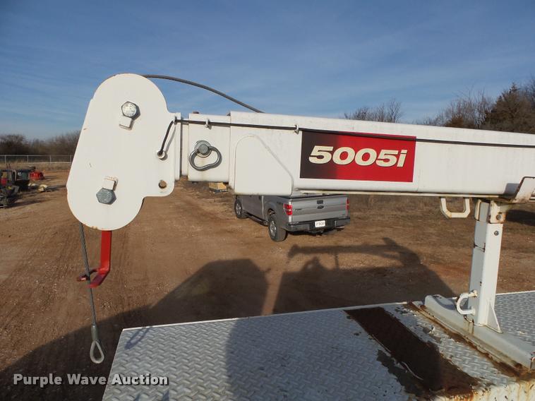 image for item DA2527 1999 Freightliner FL70 service truck with crane